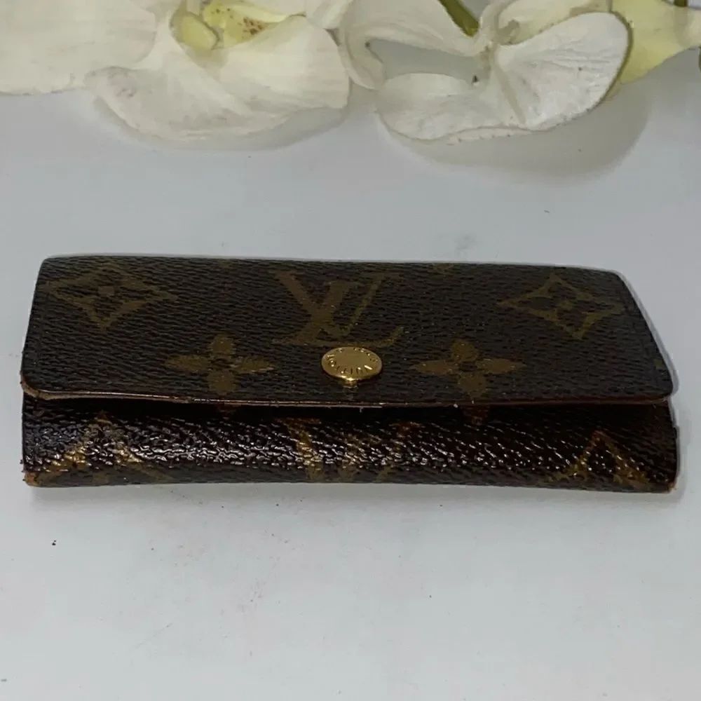 Authentic Louis Vuitton Monogram 4 Key Wallet - Picture 6 of 11